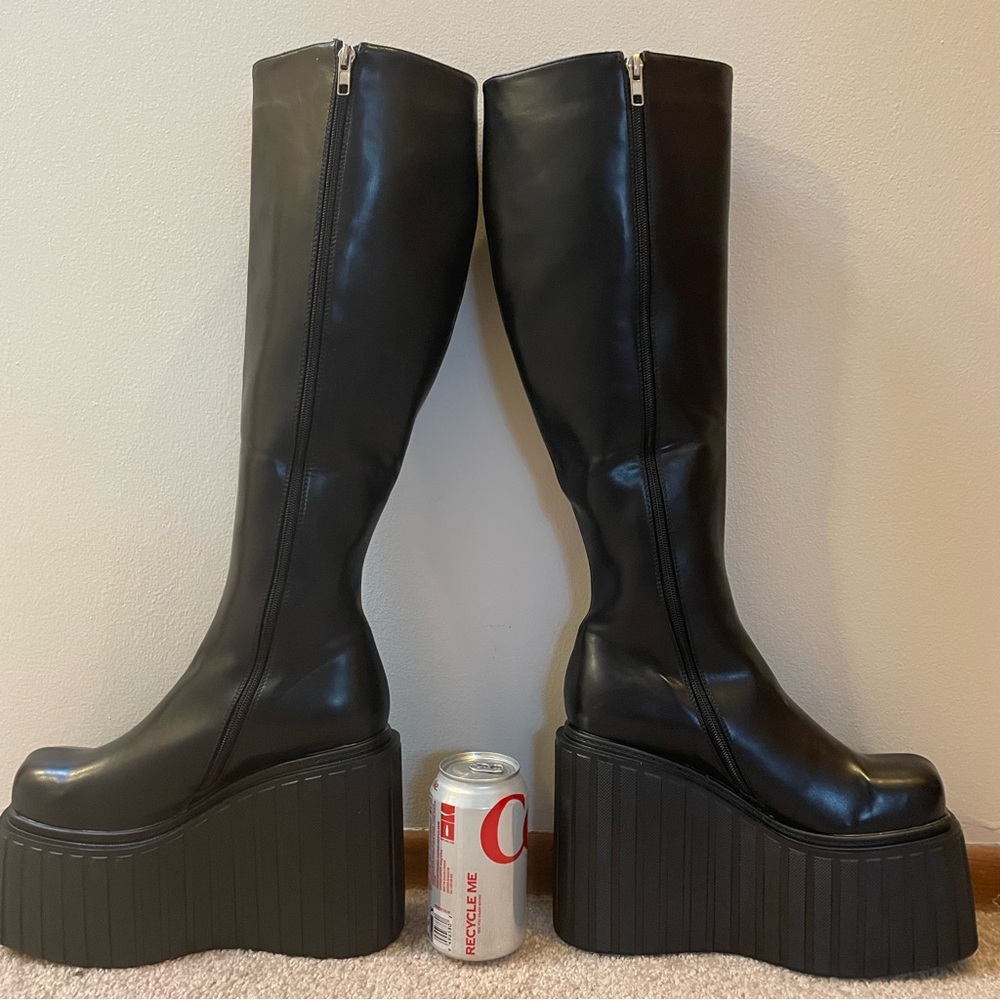 LAMODA creeper style platform boots. Size 9 NEW.